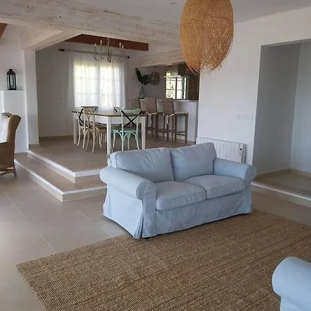 En Primera Linea De Mar Cerca De Binibeca Villa