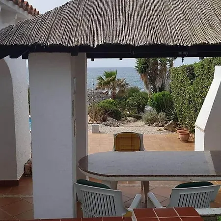 Villa En Primera Linea De Mar Cerca De Binibeca *