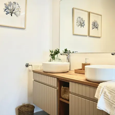 Villa En Primera Linea De Mar Cerca De Binibeca