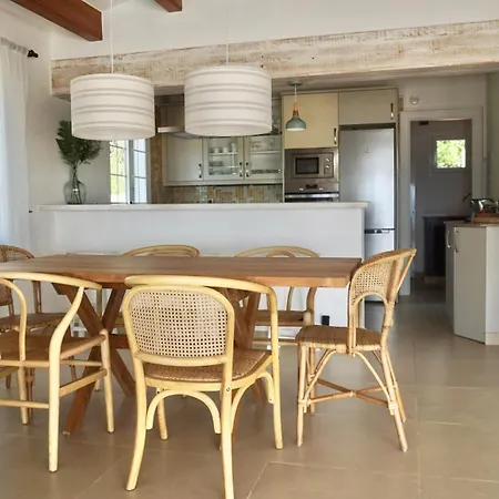 Villa En Primera Linea De Mar Cerca De Binibeca