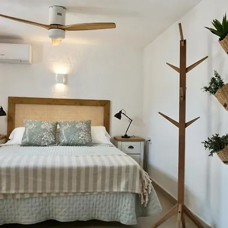 Villa En Primera Linea De Mar Cerca De Binibeca