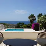 Villa En Primera Linea De Mar Cerca De Binibeca *