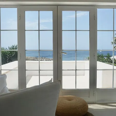 Villa En Primera Linea De Mar Cerca De Binibeca *