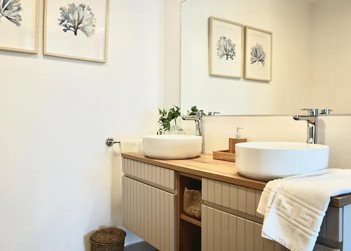 Vila En Primera Linea De Mar Cerca De Binibeca