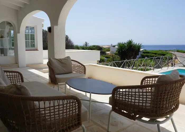 En Primera Linea De Mar Cerca De Binibeca Vila